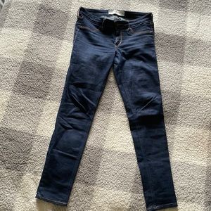 EUC A&F Dark Wash Jeggings Size 4R / 27